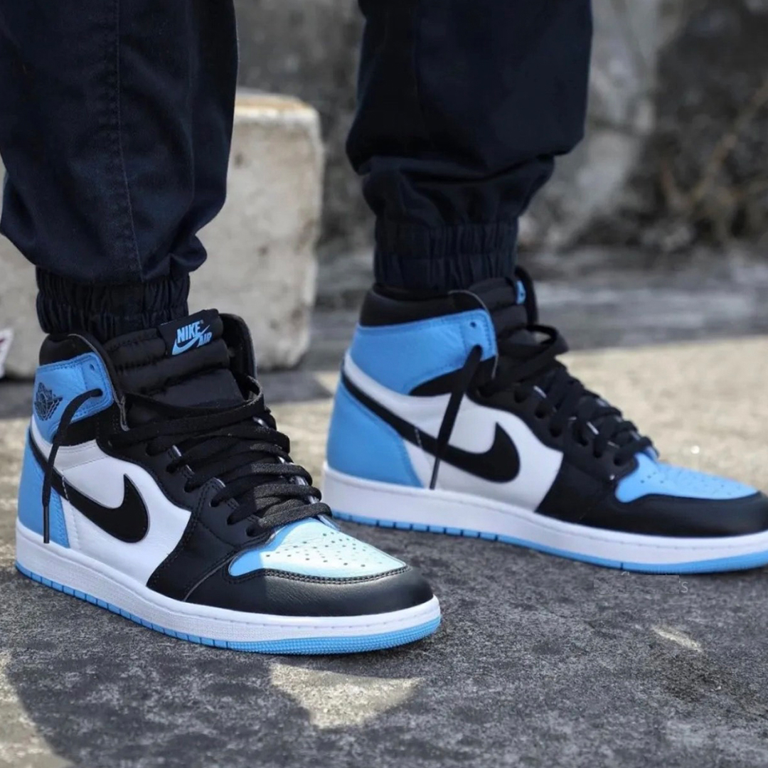 Giay Nike Air Jordan 1 Retro High OG 'UNC Toe' DZ5485-400