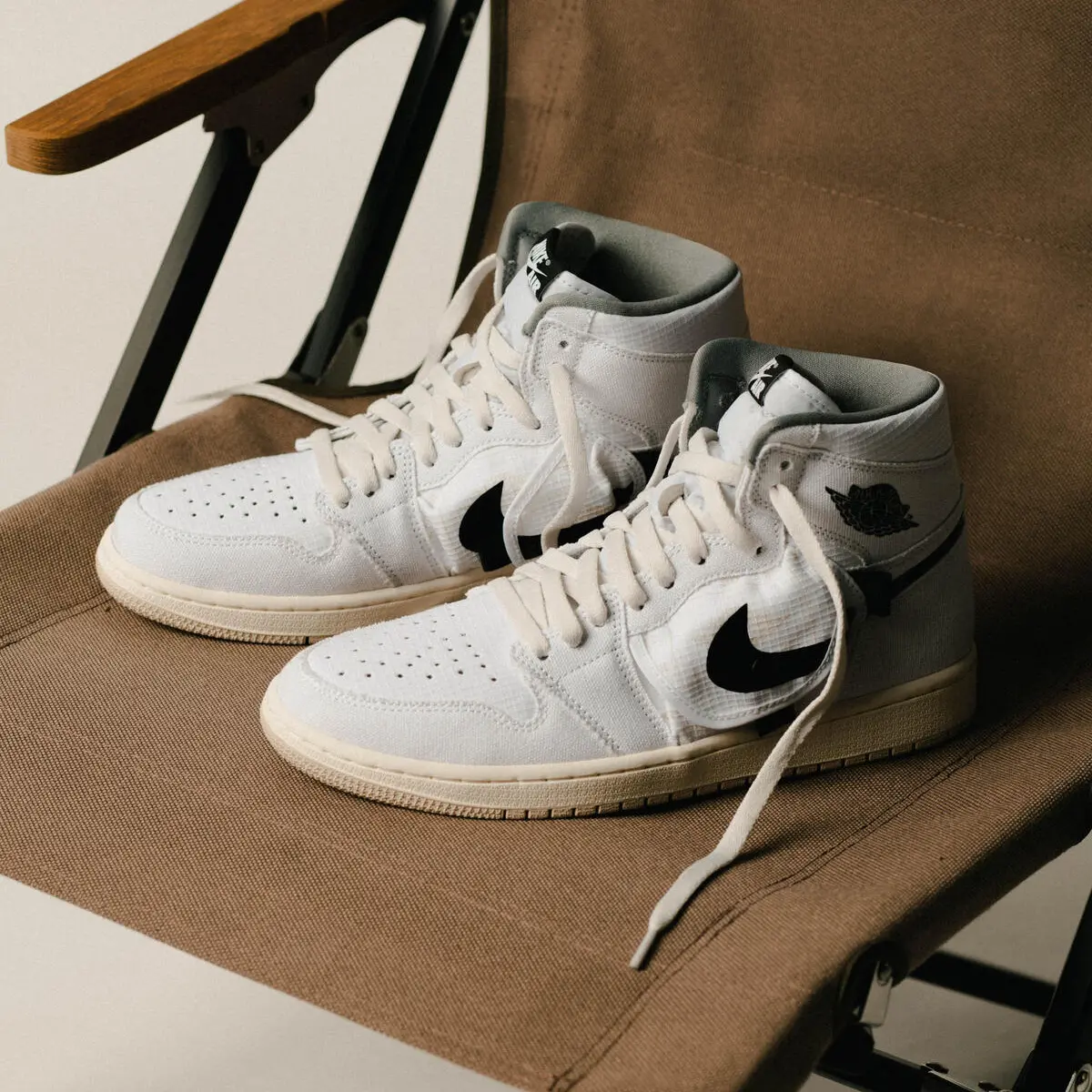 Giay Nike Air Jordan 1 Retro High Utility 'White Black' DO8727-100