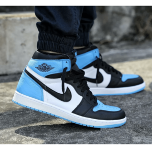 Giay Nike Air Jordan 1 Retro High OG 'UNC Toe' DZ5485-400
