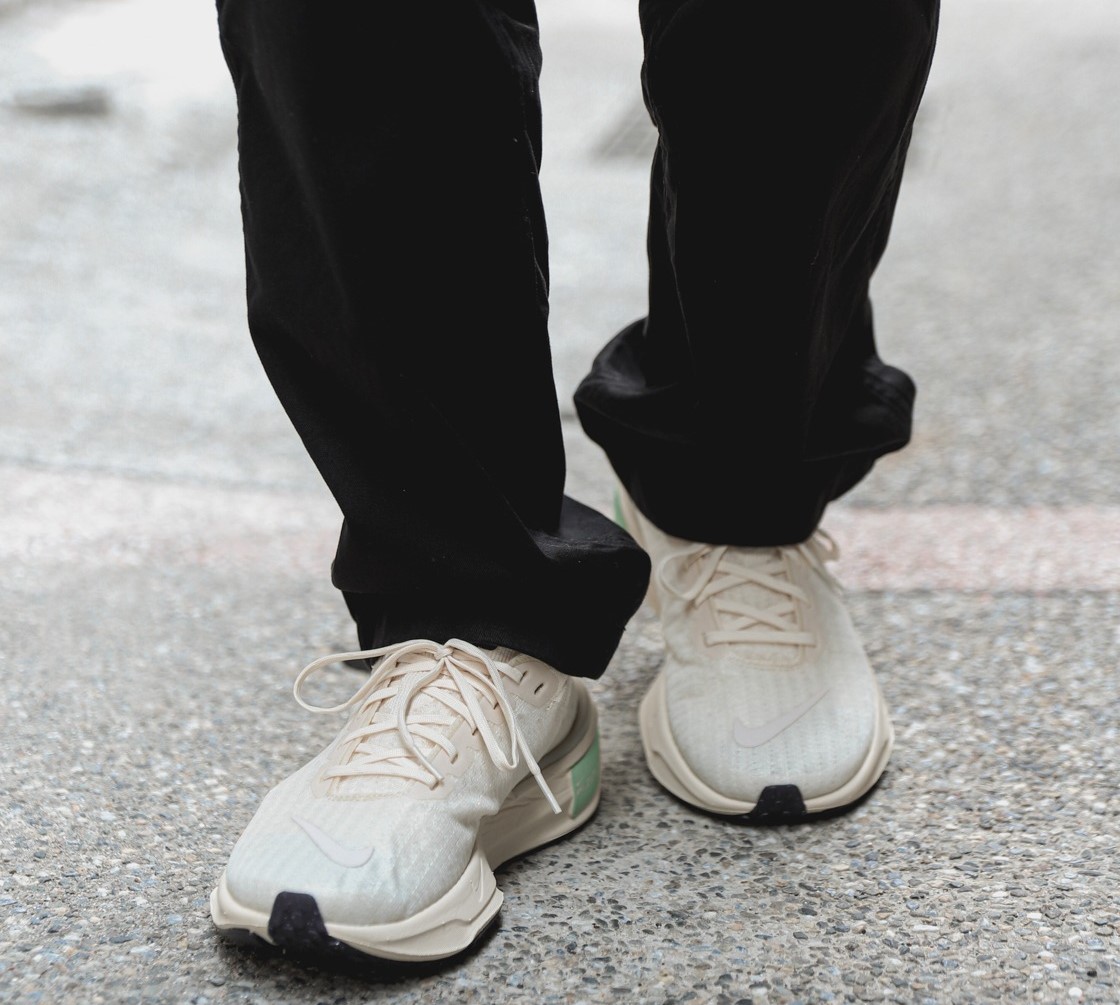 Giay Nike ZoomX Invincible Run 3 'Light Cream' DR2615-200