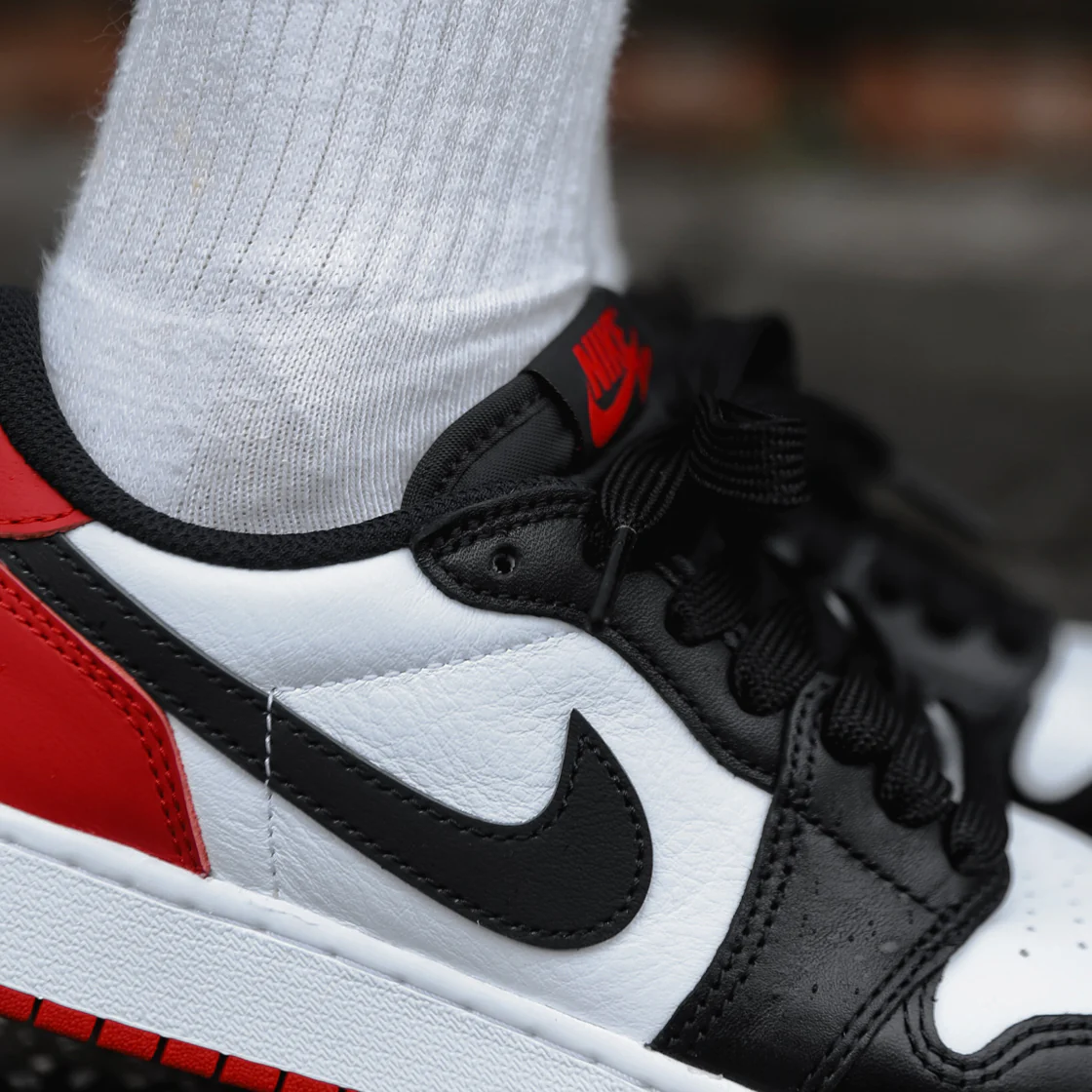 Giay Nike Air Jordan 1 Retro Low OG ‘Black Toe 2023’ CZ0858-106