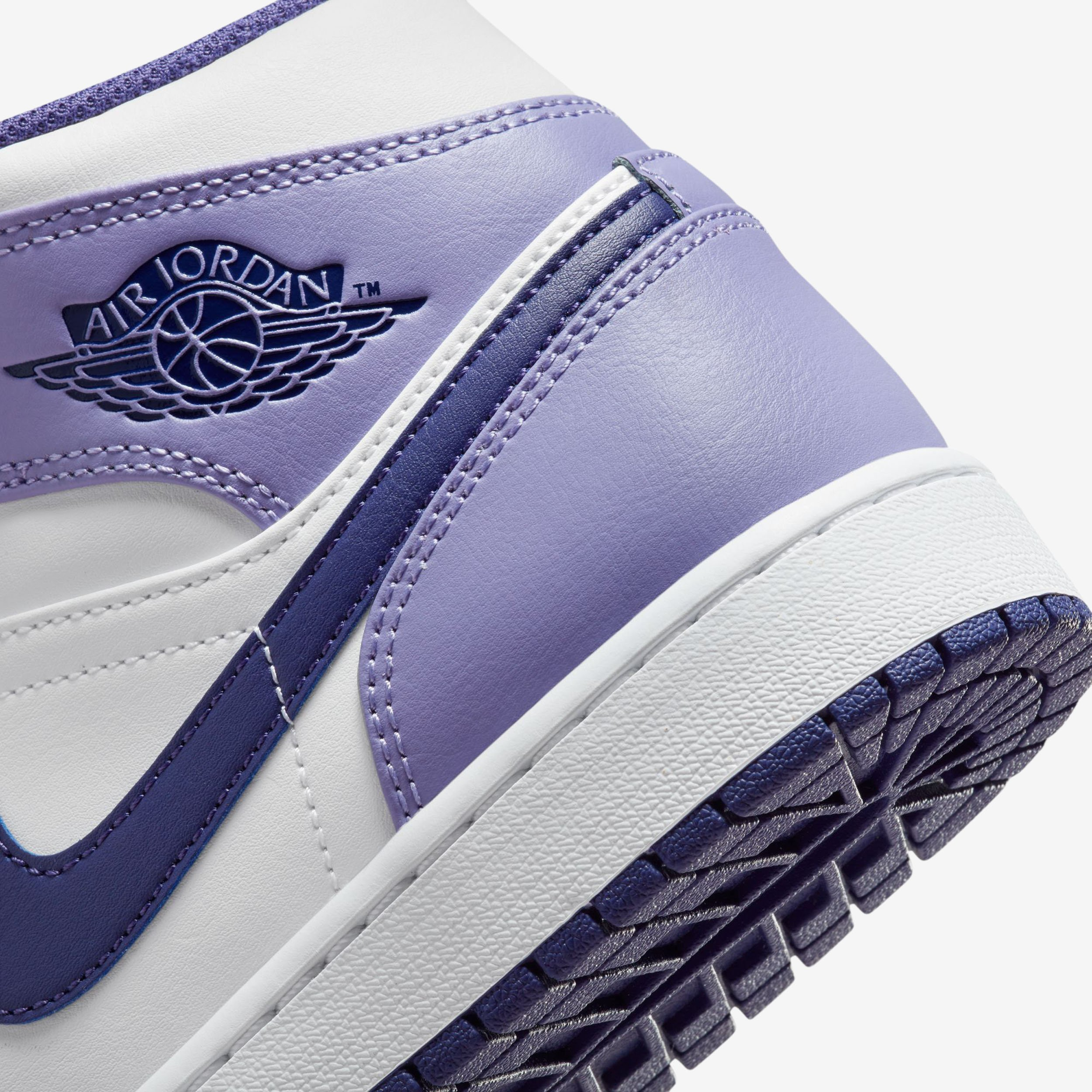 Giay Nike Air Jordan 1 Mid 'Sky J Purple' DQ8426-515