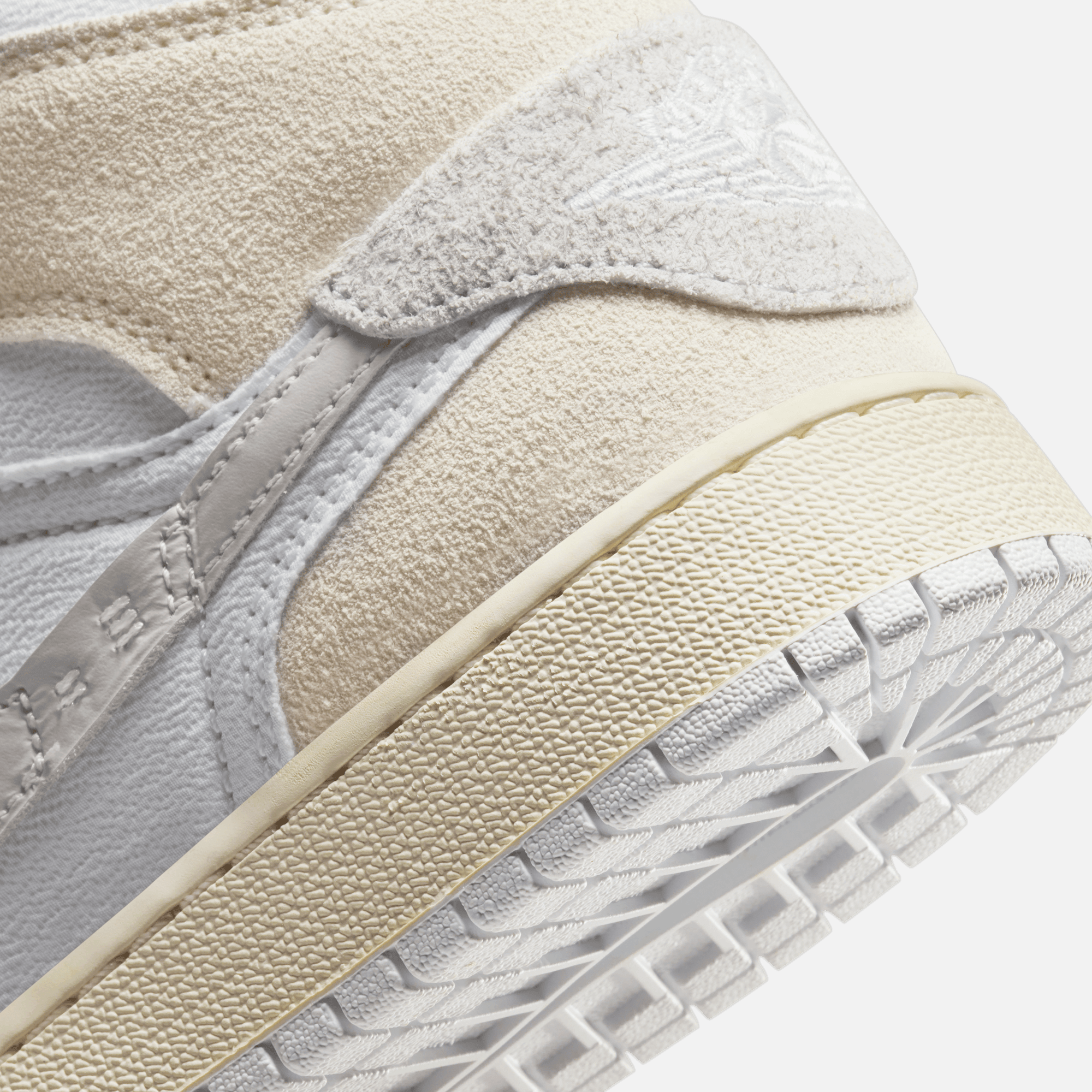 Giay Nike Air Jordan 1 Mid SE 'White Sail' FB9142-120