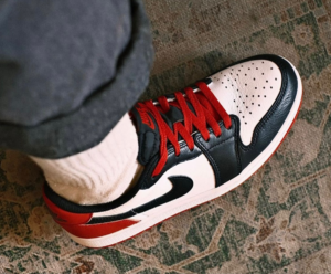 Giay Nike Air Jordan 1 Retro Low OG ‘Black Toe 2023’ CZ0858-106
