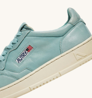 Giay Autry Medalist Low Goatskin 'Light Blue' AULW-GG25