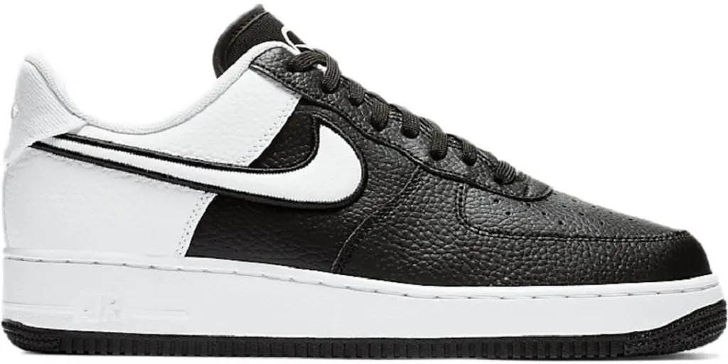 Giay Nike Air Force 1 07 'Black White Milk' FQ6848-101