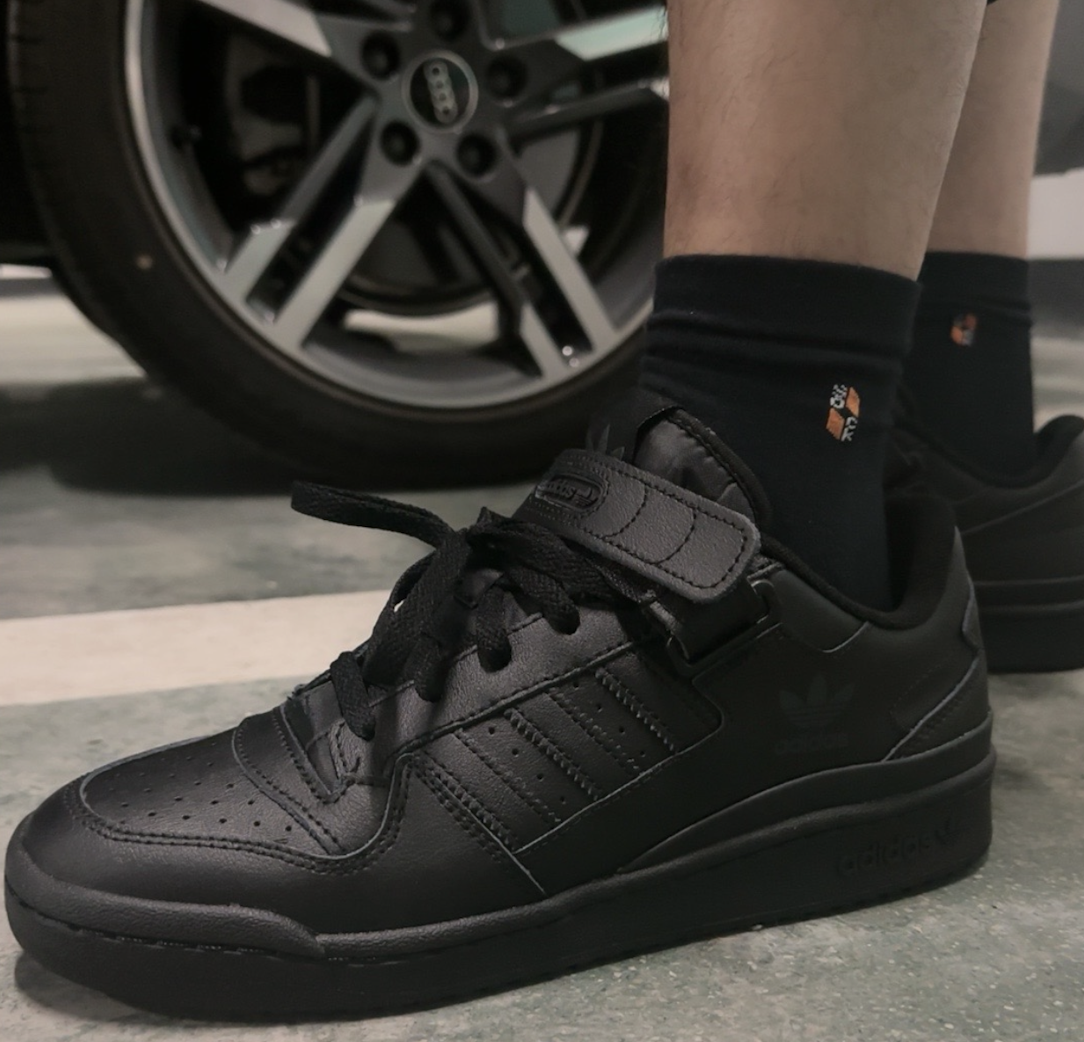 Giay Adidas Forum Low 'Triple Black' GV9766