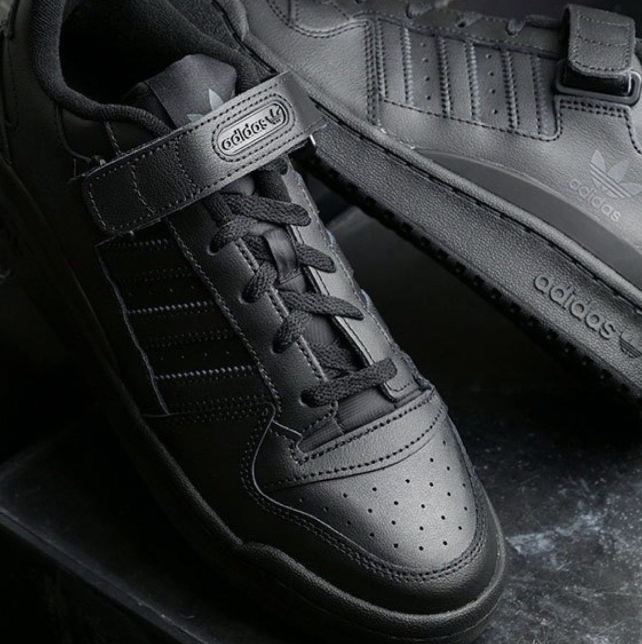 Giay Adidas Forum Low 'Triple Black' GV9766