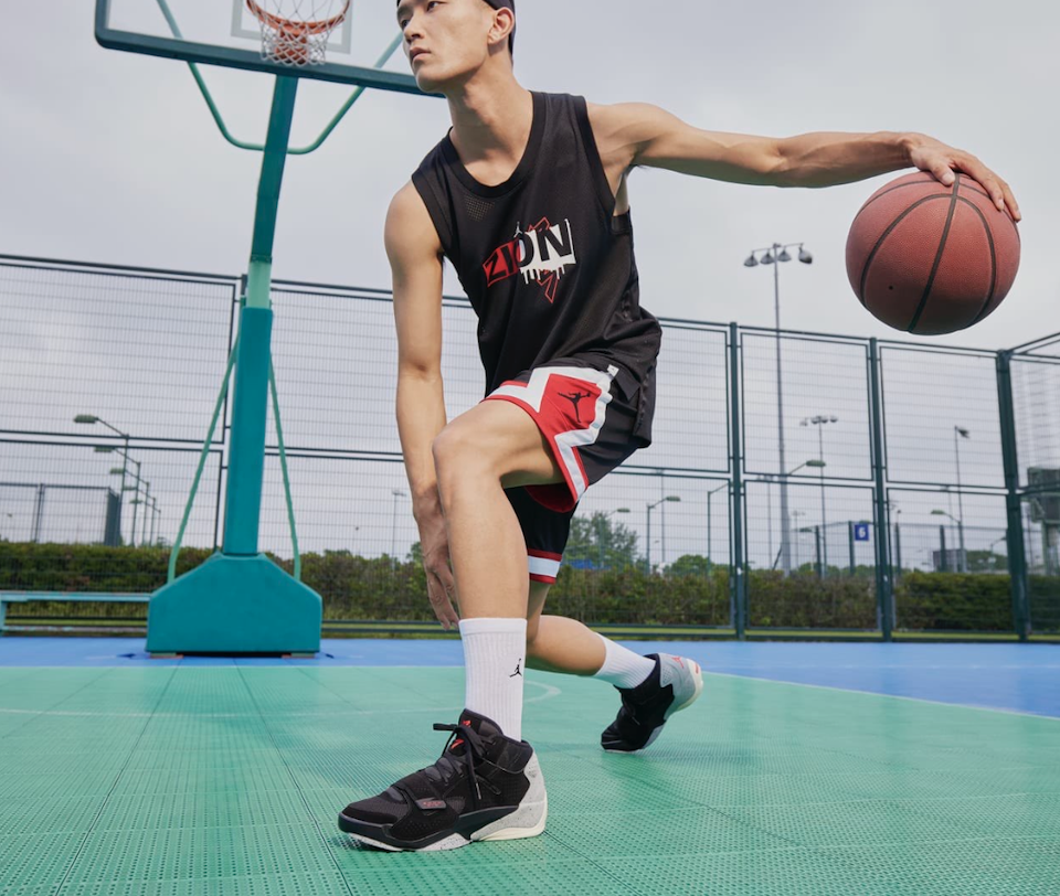 Giay Nike Air Jordan Zion 2 PF 'Black Cement' DM0858-060