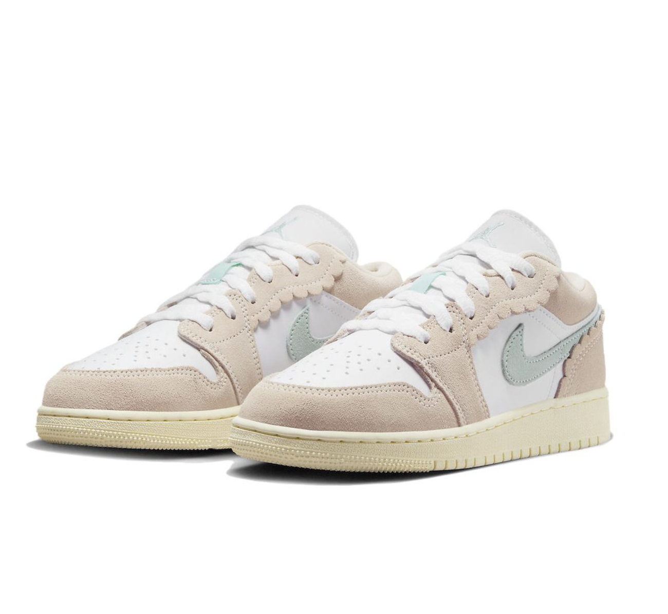 Giay Nike Air Jordan 1 Low SE GS 'Scalloped Edge' DZ5356-800