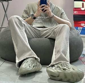 Giay Adidas Yeezy Foam RNR 'Stone Salt' GV6840