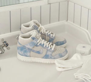 Giay Nike Wmns Dunk High SE 'Clouds' FD0882-400