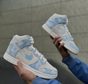 Giay Nike Wmns Dunk High SE 'Clouds' FD0882-400