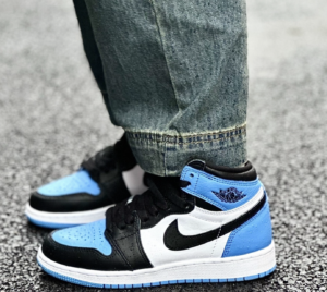 Giay Nike Air Jordan 1 Retro High 'UNC Toe' FD1437-400