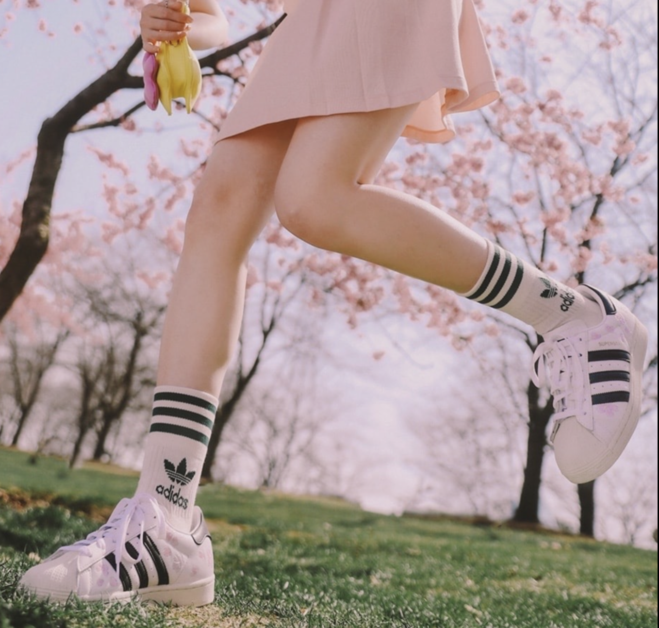 Giay Adidas Superstar 'Hanami' IG9648