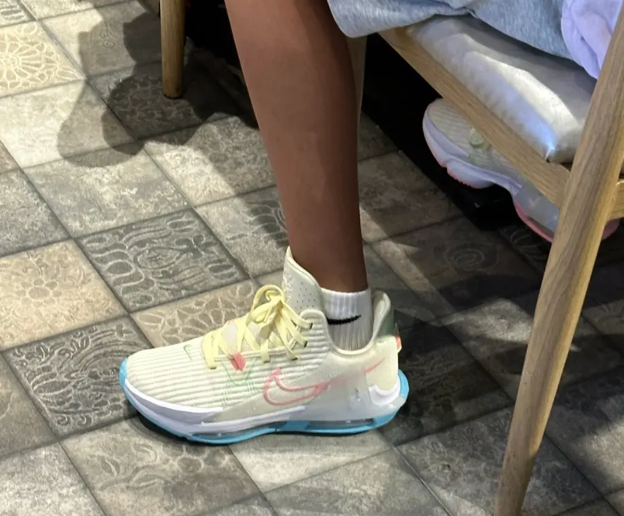 Giay Nike LeBron Witness 6 'Coconut Milk' DC8994-103