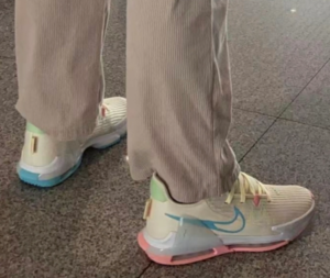 Giay Nike LeBron Witness 6 'Coconut Milk' DC8994-103