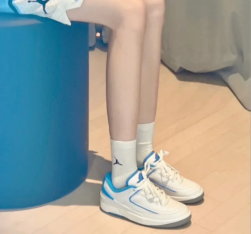 Giay Nike Air Jordan 2 Retro Low 'White Blue' FJ6869-104