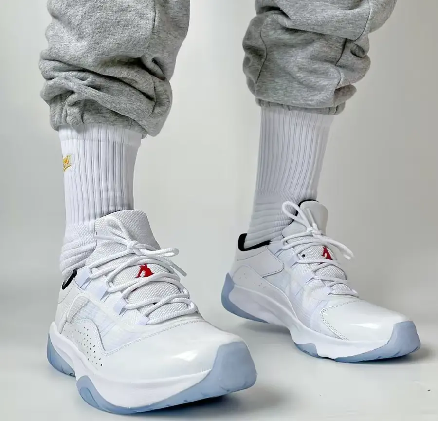 Giay Nike Air Jordan 11 CMFT Low 'White Varsity' DN4180-162