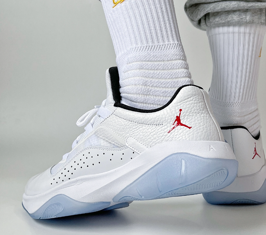 Giay Nike Air Jordan 11 CMFT Low 'White Varsity' DN4180-162