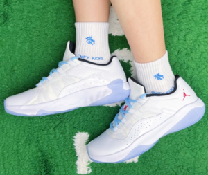 Giay Nike Air Jordan 11 CMFT Low 'White Varsity' DN4180-162