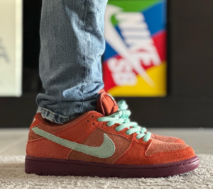 Giay Nike SB Dunk Low 'Mystic Red Rosewood' DV5429-601