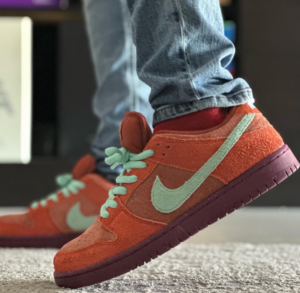 Giay Nike SB Dunk Low 'Mystic Red Rosewood' DV5429-601