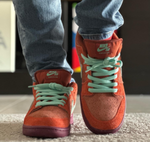 Giay Nike SB Dunk Low 'Mystic Red Rosewood' DV5429-601