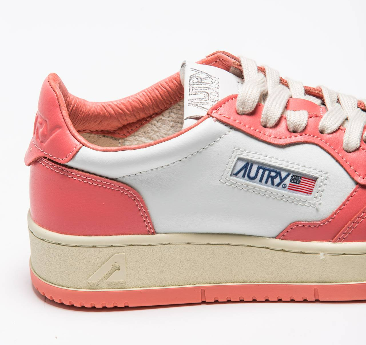 Giay Autry Medalist Low Leather 'White Lobster' AULW-WB22