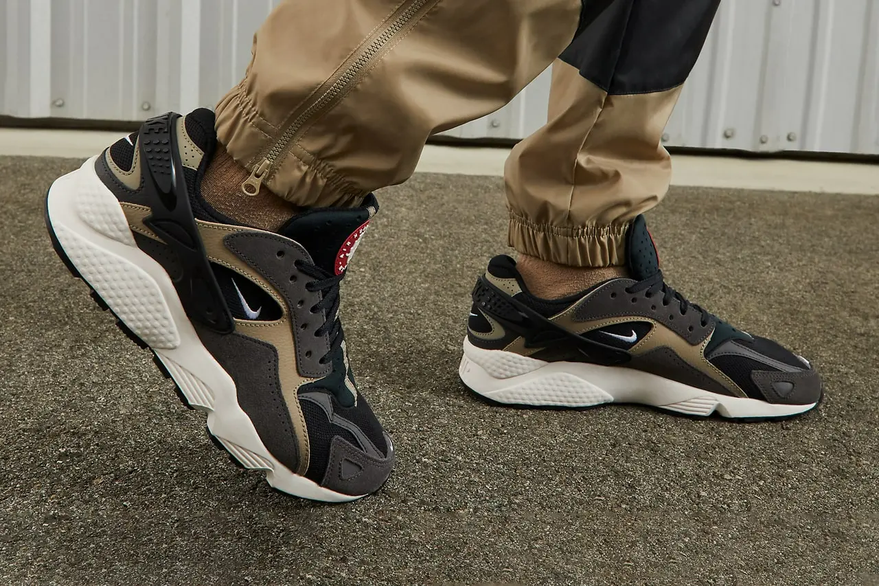 Giay Nike Air Huarache Runner 'Black Medium Ash' DZ3306-003