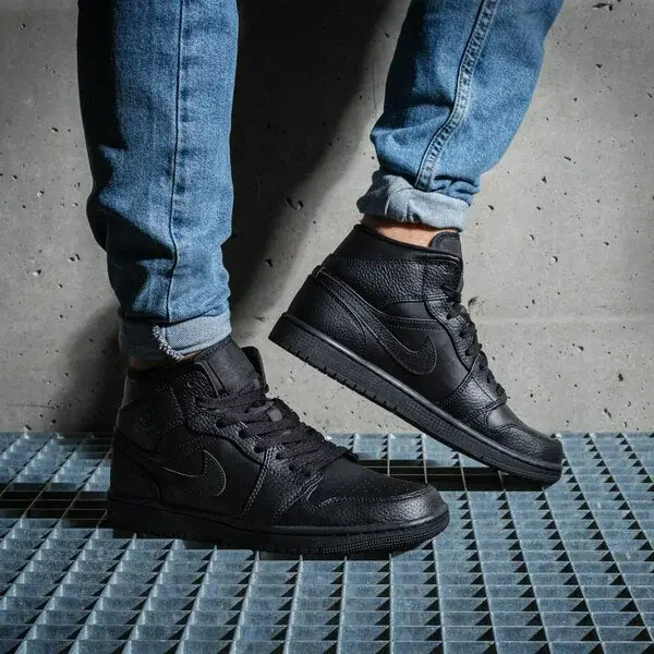 Giay Nike Air Jordan 1 Mid 'Triple Black' 554724-091