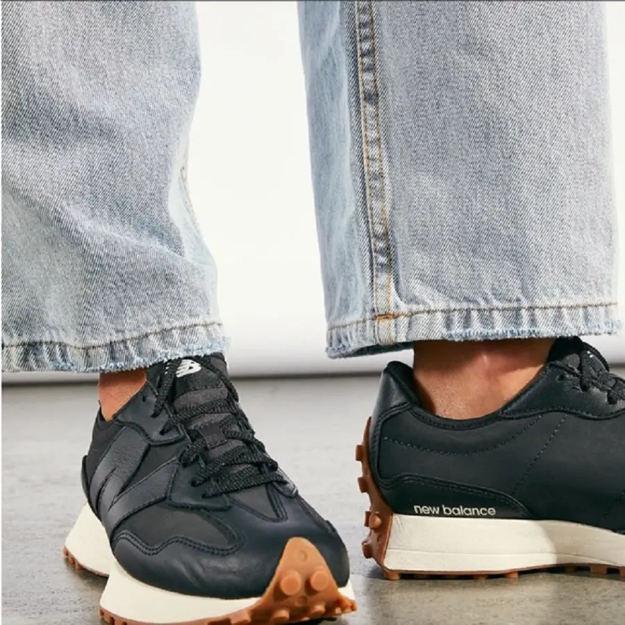Giay New Balance 327 'Black Gum' WS327LB