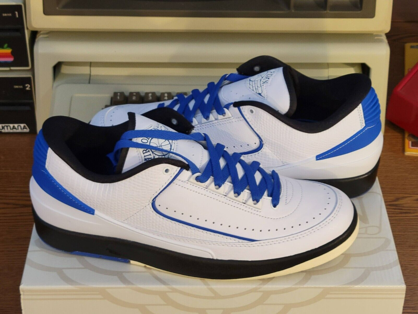 Giay Nike Air Jordan 2 Retro Low 'Varsity Royal' DX4401-104