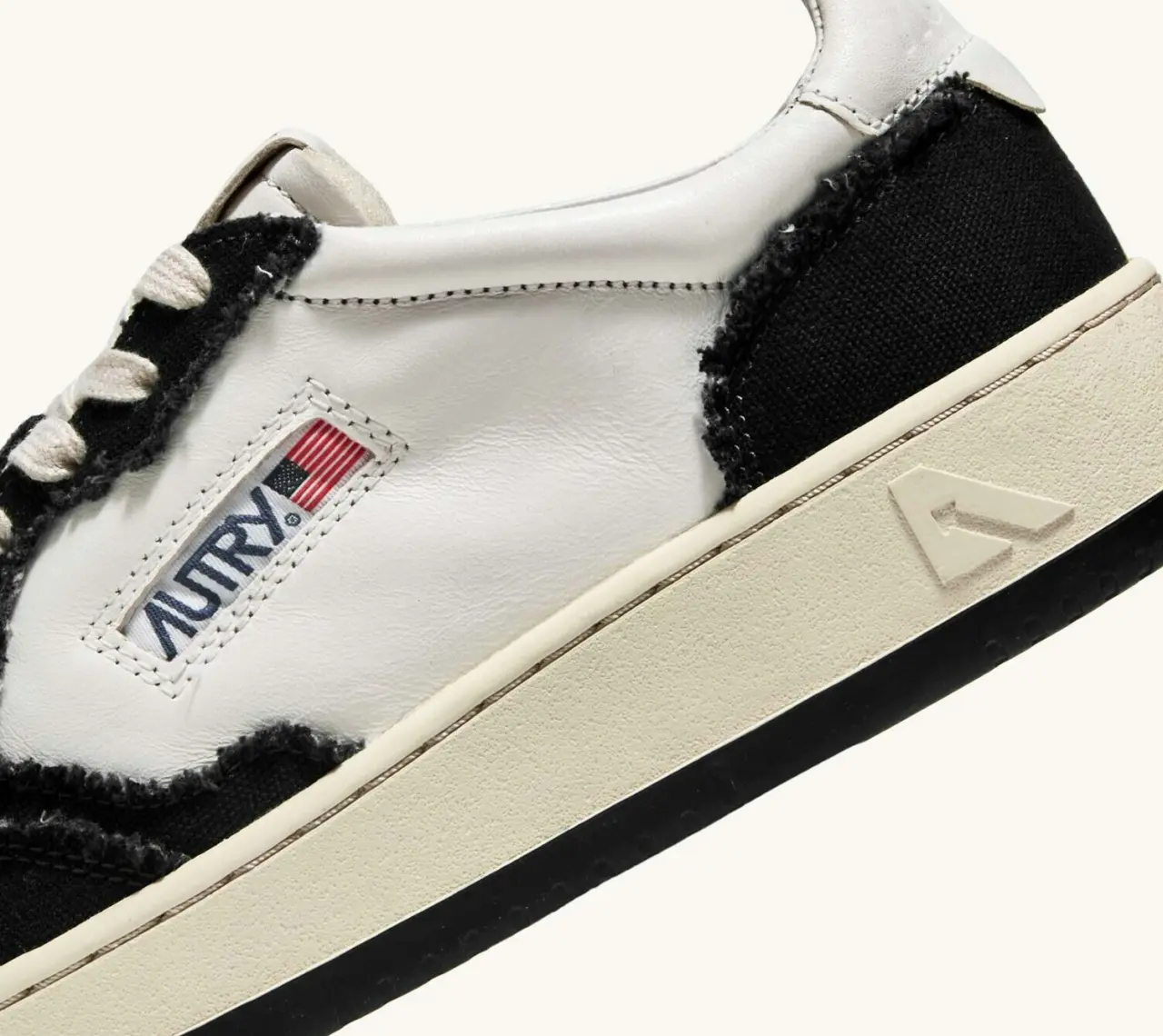 Giay Autry Medalist Low Goatskin 'White Black' AULM-CB02