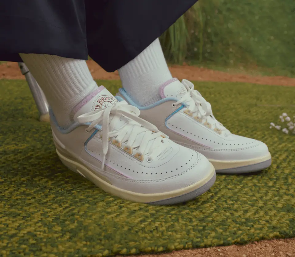 Giay Nike Air Jordan 2 Retro Low 'Look, Up In The Air' DX4401-146
