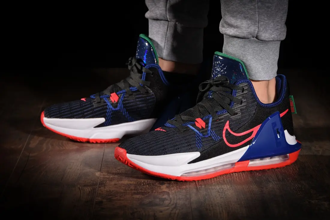 Giay Nike LeBron Witness 6 'Black Blue' CZ4052-005