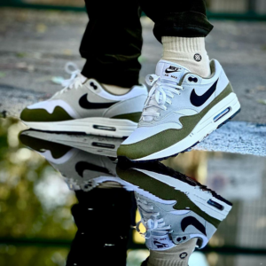 Giay Nike Air Max 1 'White Black Medium Olive' FD9082-102