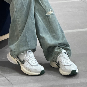 Giay Nike V2K Run 'Fir' FD0736-101