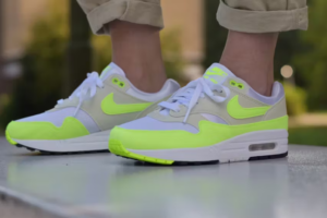 Giay Nike Air Max 1 '87 'Volt Suede' DZ2628-100