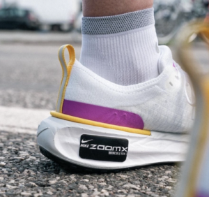 Giay Nike ZoomX Invincible 3 'White Vivid Purple' DR2660-101