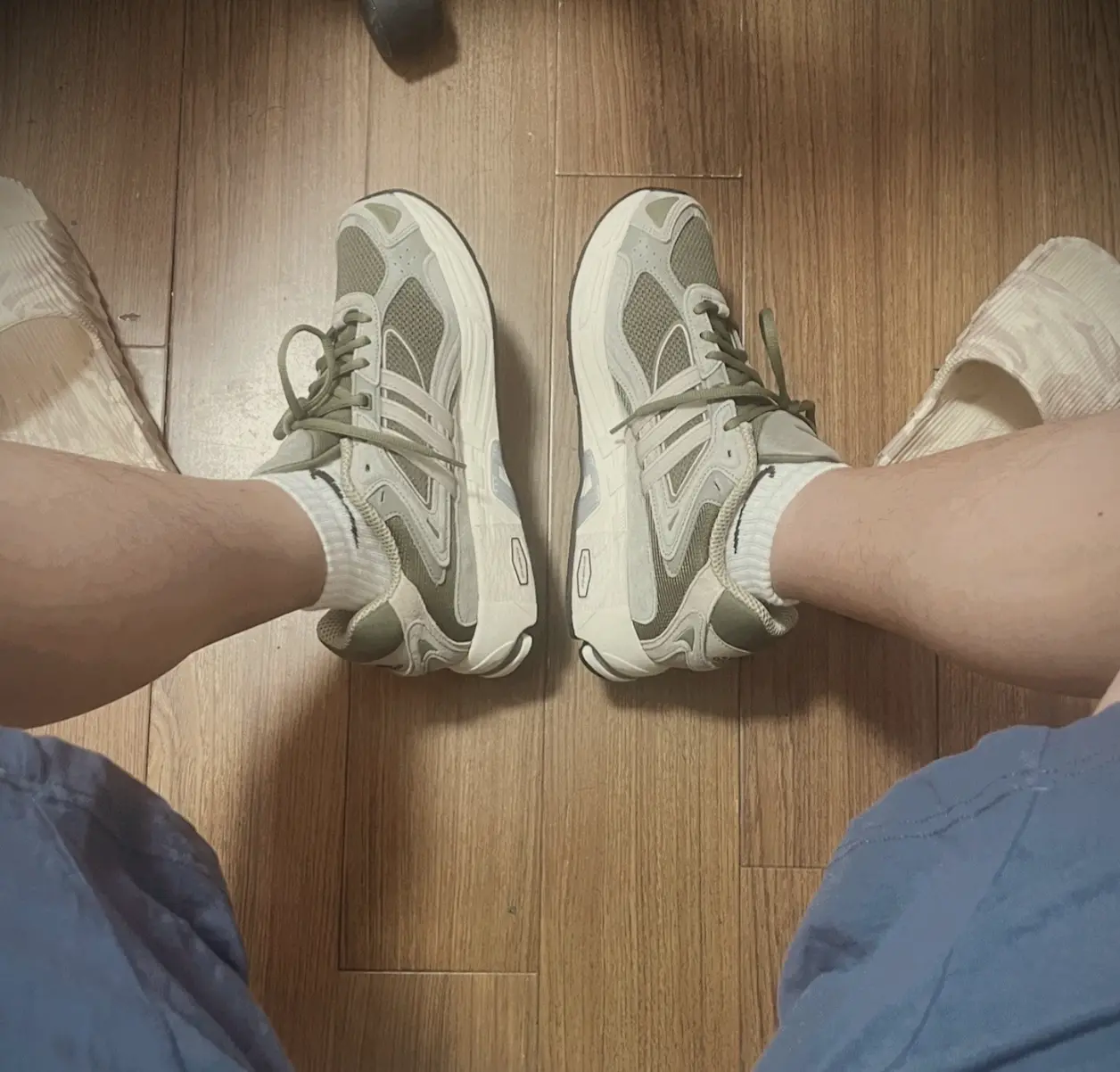 Giay Adidas Response CL 'Silver Pebble' ID4593