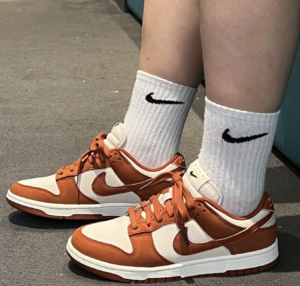 Giay Nike Dunk Low LX 'Rugged Orange' DZ2710-101