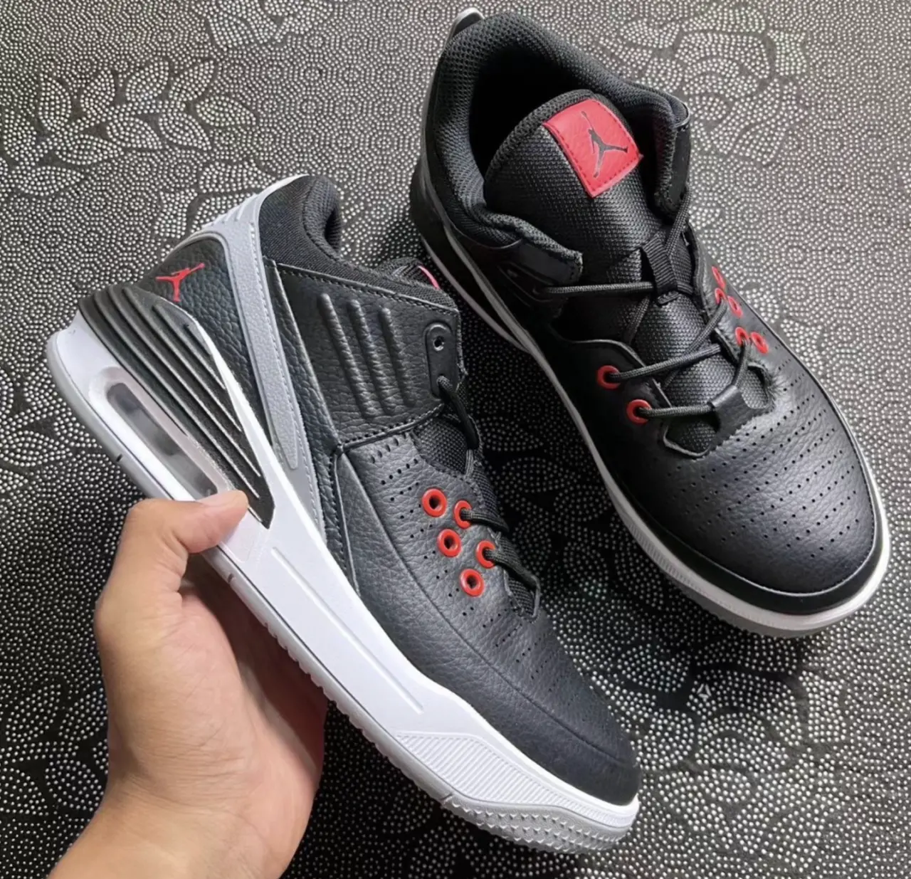 Giay Nike Air Jordan Max Aura 5 'Black Cement' DZ4353-061