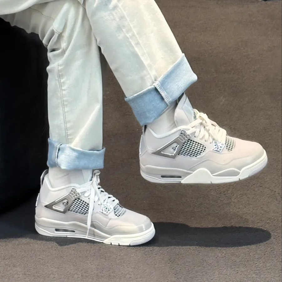 Giay Nike Air Jordan 4 Retro 'Frozen Moments' AQ9129-001