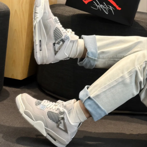 Giay Nike Air Jordan 4 Retro 'Frozen Moments' AQ9129-001