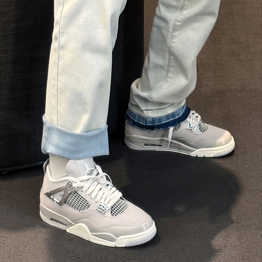 Giay Nike Air Jordan 4 Retro 'Frozen Moments' AQ9129-001