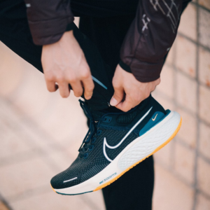 Giay Nike ZoomX Invincible Run Flyknit 2 'Obsidian Orange' DH5425-400