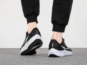 Giay Nike Air Zoom Pegasus 40 GS 'Black White' DX2498-001