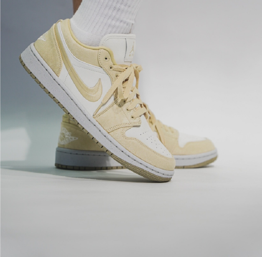 Giay Nike Air Jordan 1 Low SE 'Team Gold' FN3722-701