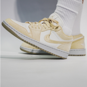 Giay Nike Air Jordan 1 Low SE 'Team Gold' FN3722-701